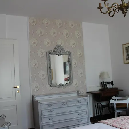 Lilla Bed & Breakfast 4*