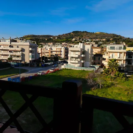 Lilla Inclusa E Bici Gratuite A Con Terrazzo E Colazione Inclusa Bed and Breakfast 4*